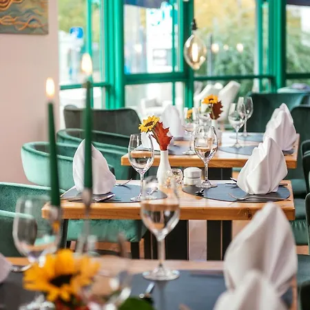 Parkhotel Iv Jahreszeiten فندق Ostseebad Kühlungsborn