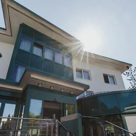 酒店 Parkhotel Iv Jahreszeiten 4*