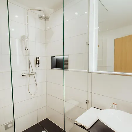Parkhotel IV Jahreszeiten Kuehlungsborn 4*