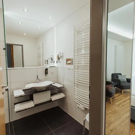 Parkhotel IV Jahreszeiten Kuehlungsborn 4*
