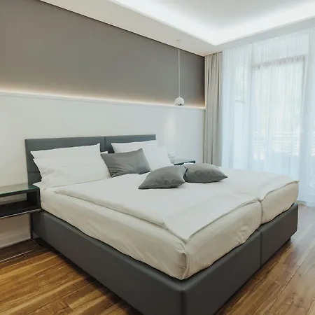 Parkhotel Iv Jahreszeiten Otel